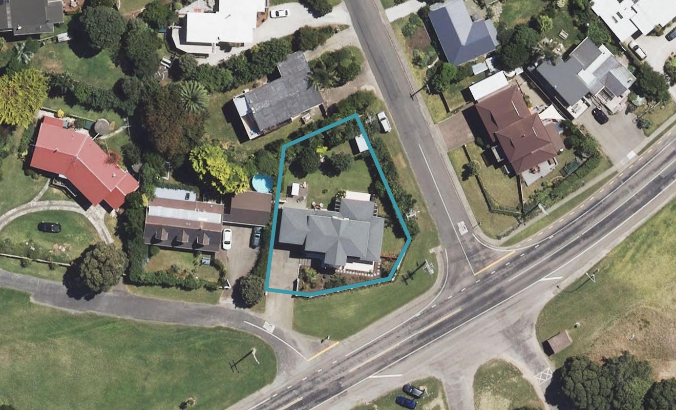 10 Moana Road, Okitu, Gisborne - Carousel 1