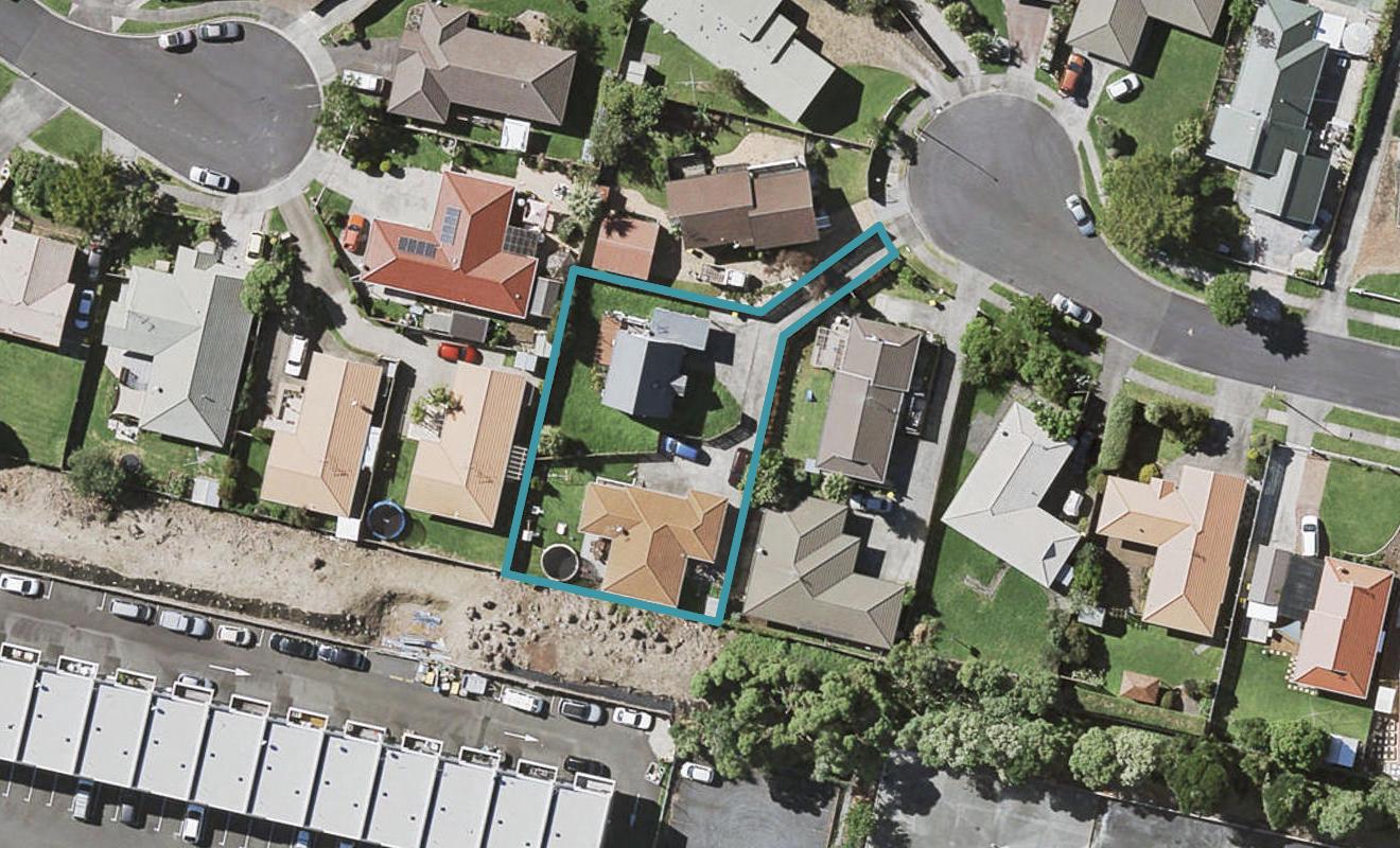 1/36 Heathridge Place, Burswood, Auckland - Carousel 1