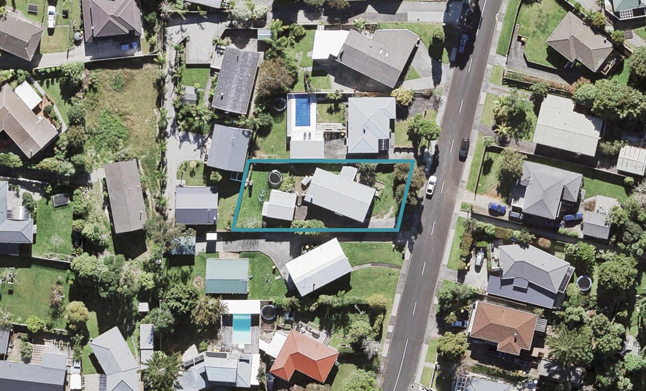 27 Lantana Road, Green Bay, Auckland - Carousel 1