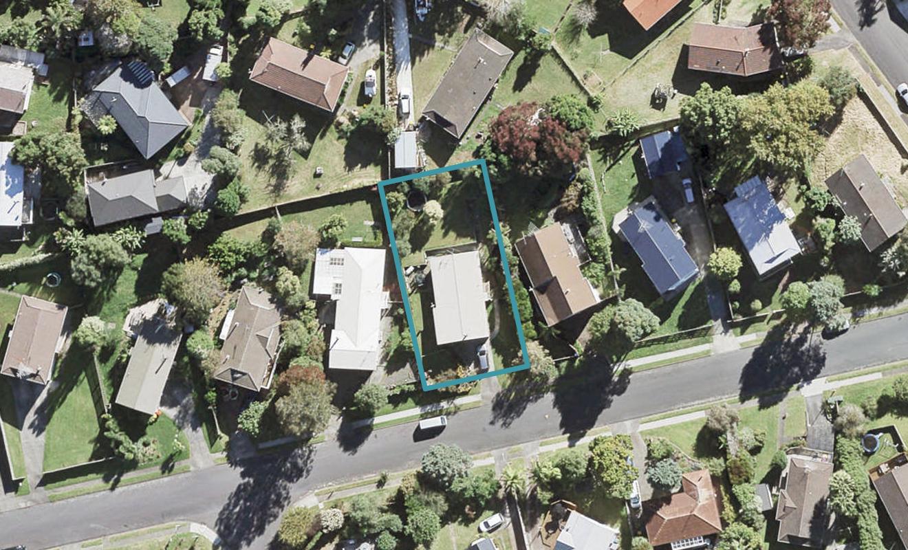 17 Topliss Drive, Northcross, Auckland - Carousel 1