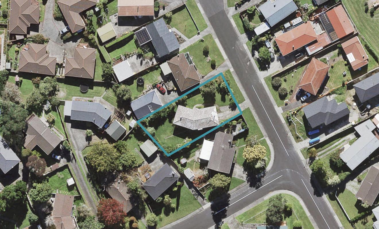 10 Thornlow Street, Glendene, Auckland - Carousel 1