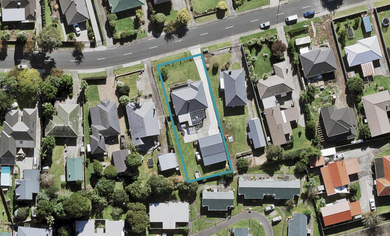 14 Moor Avenue, Te Atatu Peninsula, Auckland - Carousel 1
