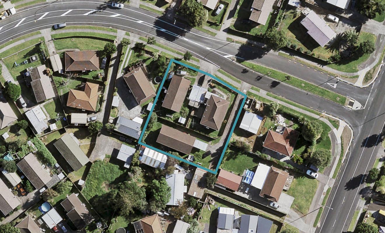 3/4 Etherton Drive, Weymouth, Auckland - Carousel 1