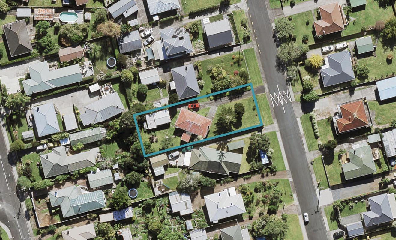 2/13 Neil Avenue, Te Atatū Peninsula, Auckland - Carousel 1