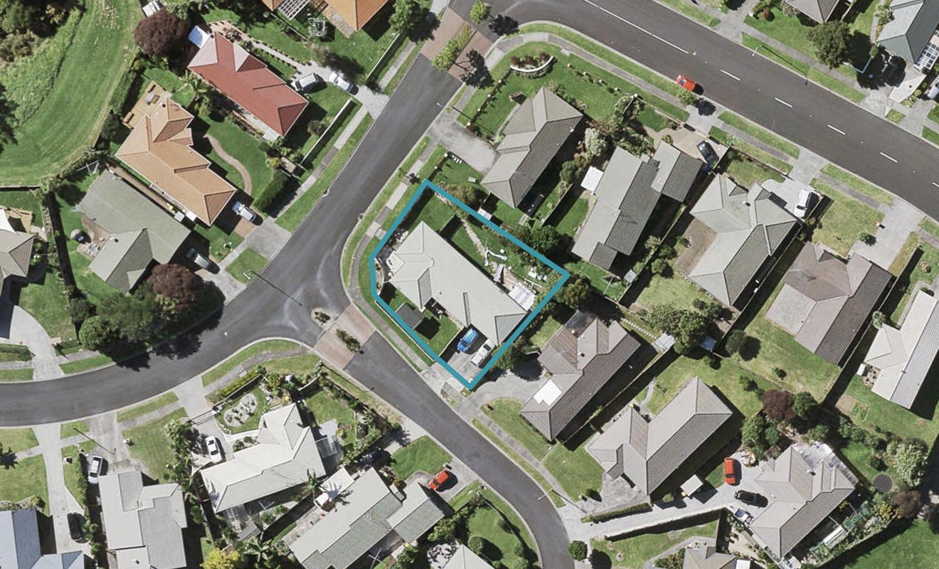2 Lutana Place, Burswood, Auckland - Carousel 1
