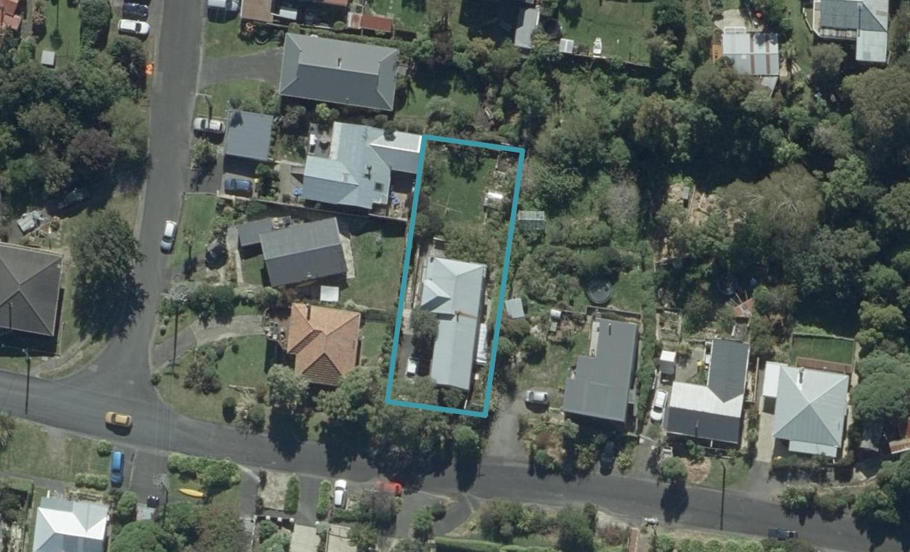 9 Porterfield Street, Macandrew Bay, Dunedin - Carousel 1