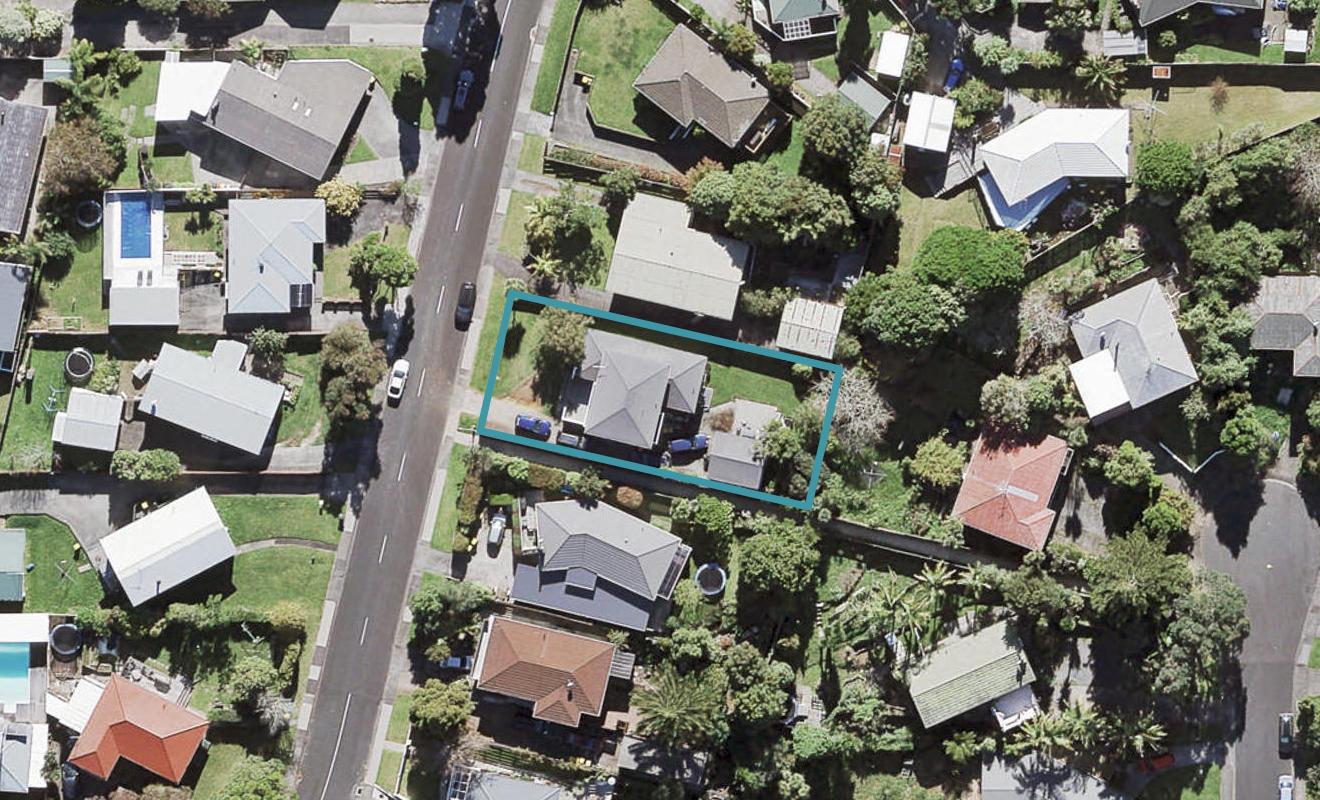 20 Lantana Road, Green Bay, Auckland - Carousel 1
