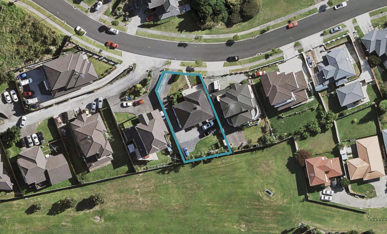 16 Fairchild Avenue, Goodwood Heights, Auckland - Carousel 1