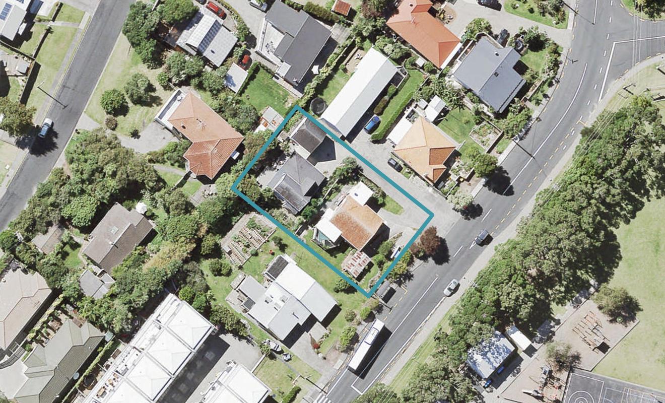 2/43 Browns Bay Road, Browns Bay, Auckland - Carousel 1