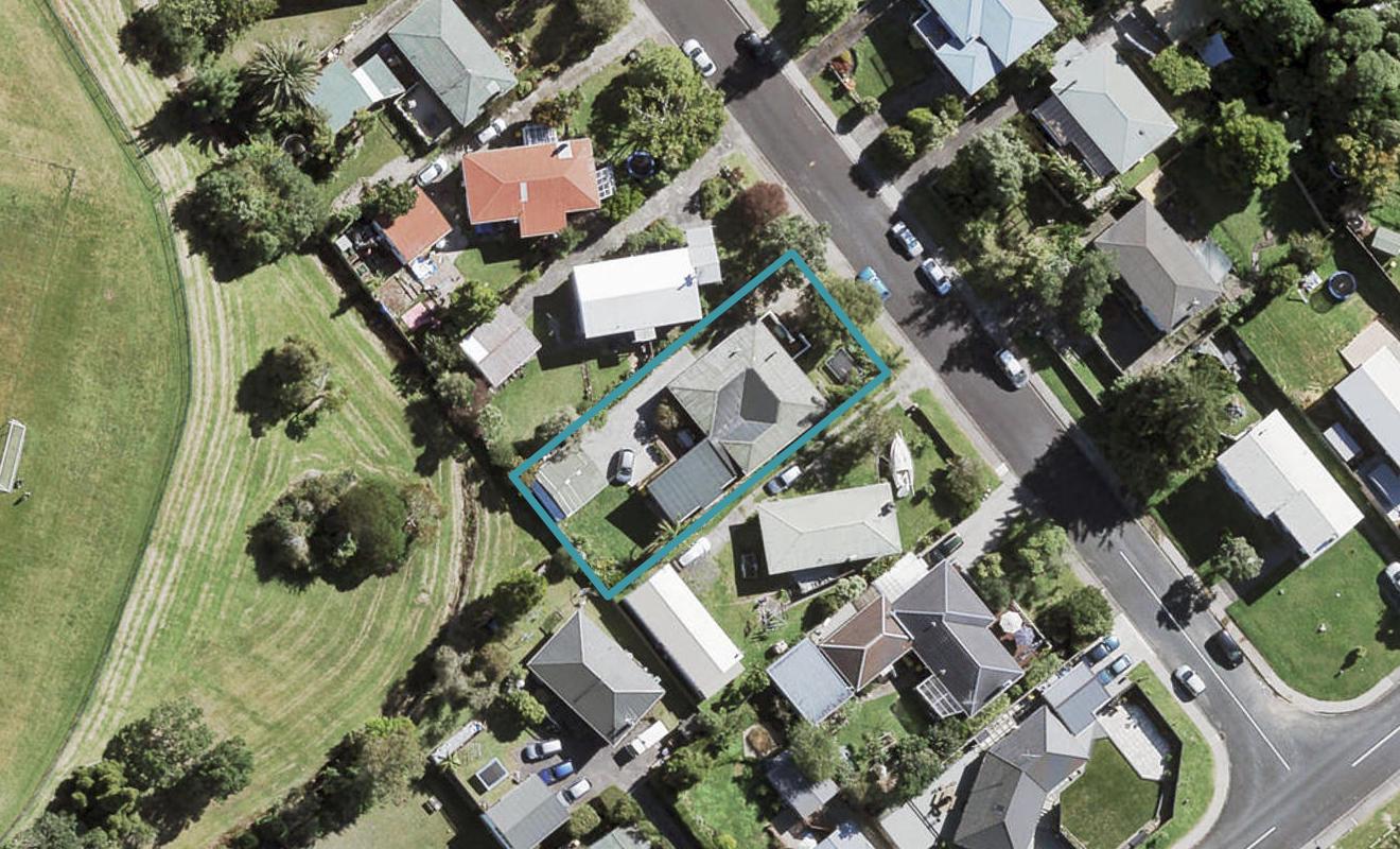 7 Ragley Street, Titirangi, Auckland - Carousel 1