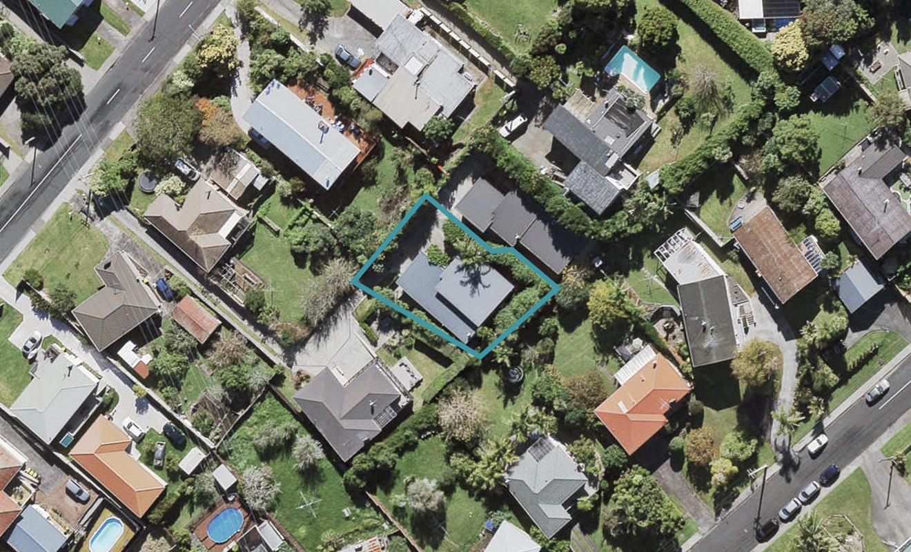 61A Tiroroa Avenue, Te Atatu South, Auckland - Carousel 1