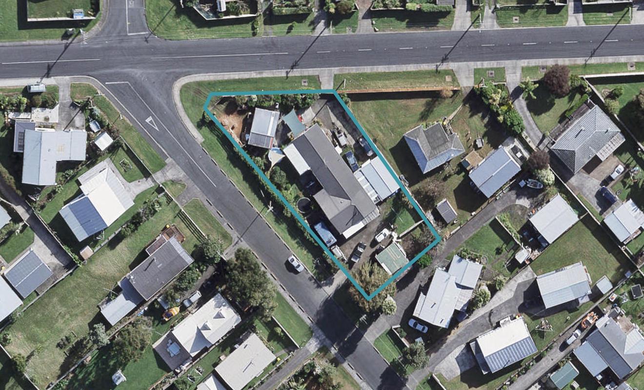 8 Parakai Avenue, Parakai, Helensville - Carousel 1