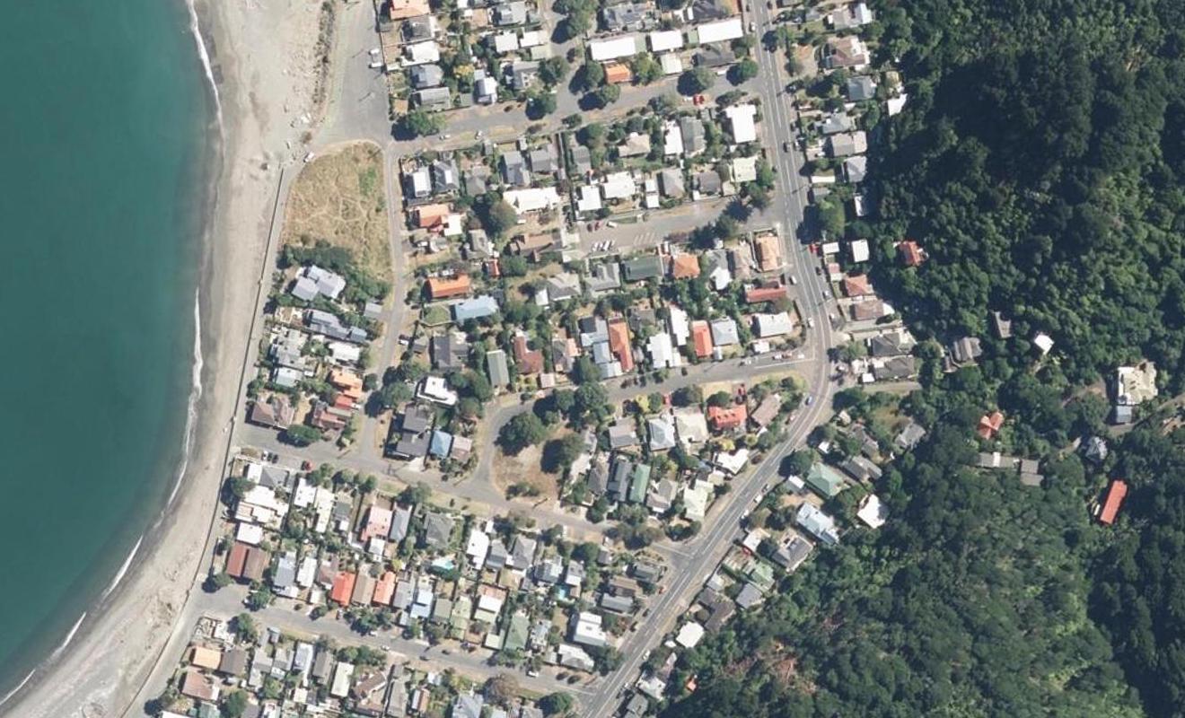 12 Puriri Street, Eastbourne, Lower Hutt - Carousel 1