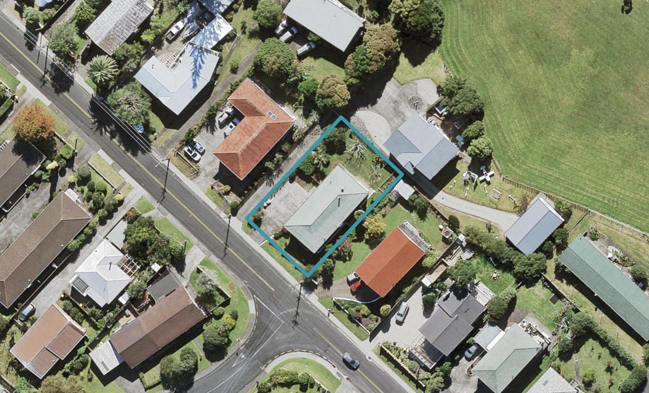 76 Royal View Road, Te Atatu South, Auckland - Carousel 1