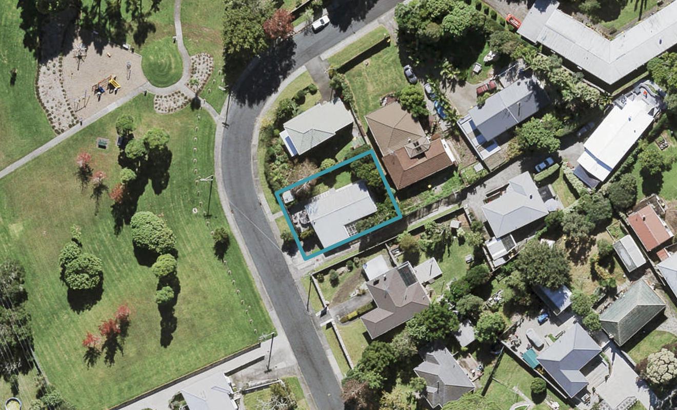7A Porter Avenue, Te Atatu South, Auckland - Carousel 1
