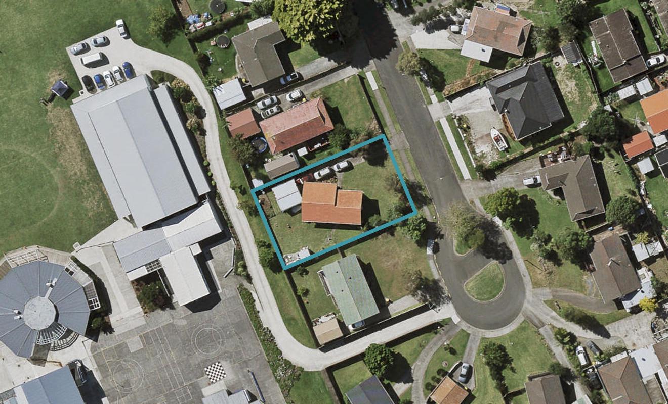 13 Shalimar Place, Clover Park, Auckland - Carousel 1