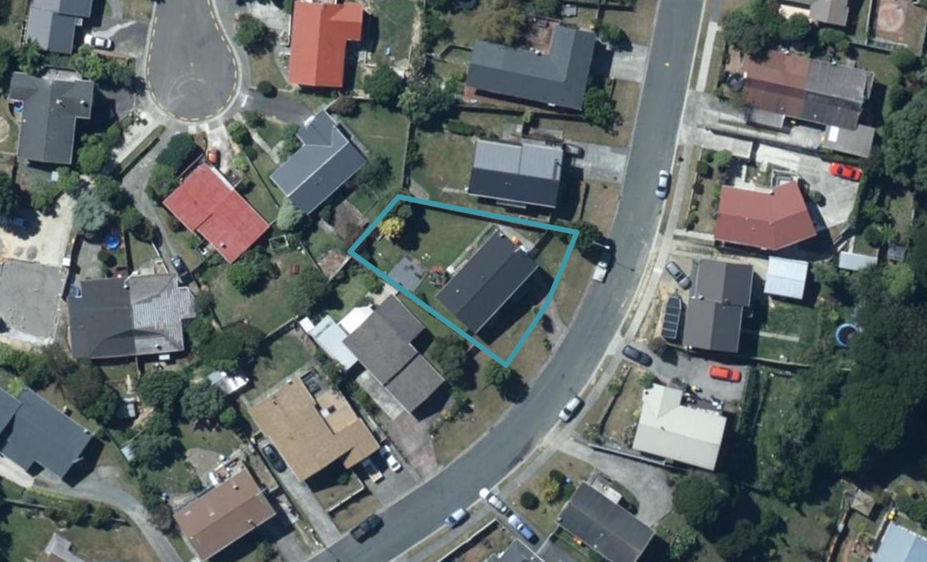 10 Parkinson Close, Whitby, Porirua - Carousel 1