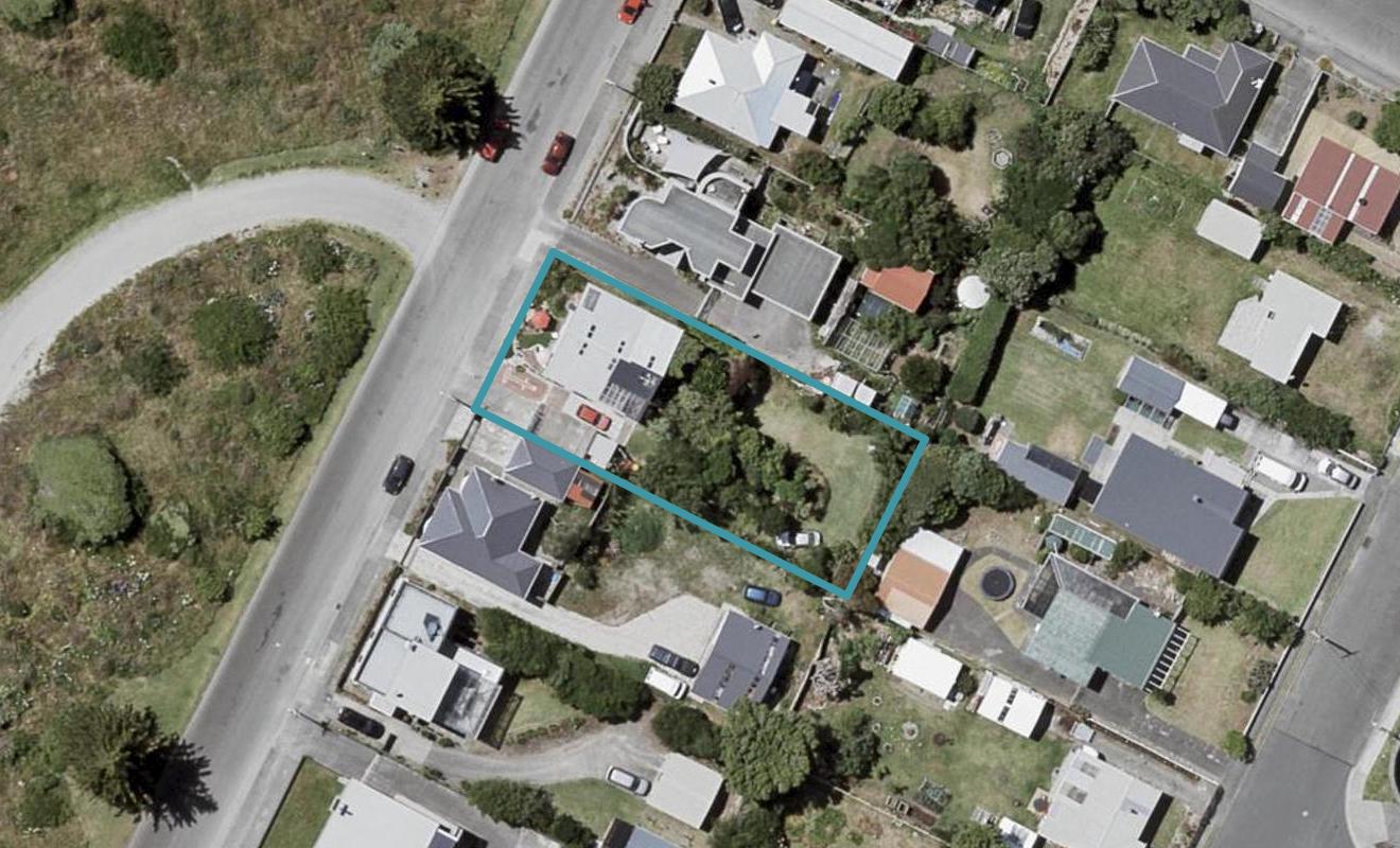 8 Marine Parade, Otaki Beach, Otaki - Carousel 1