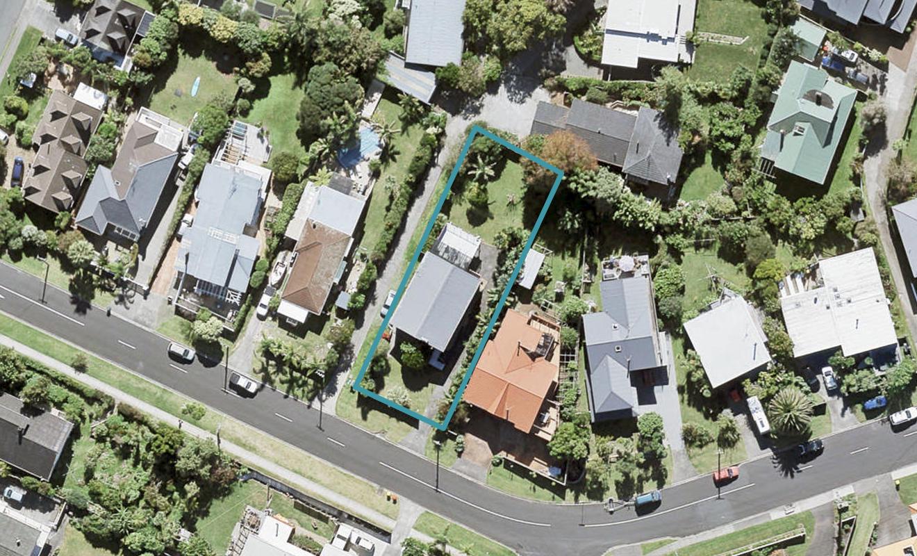 25 Ellangowan Road, Waiake, Auckland - Carousel 1