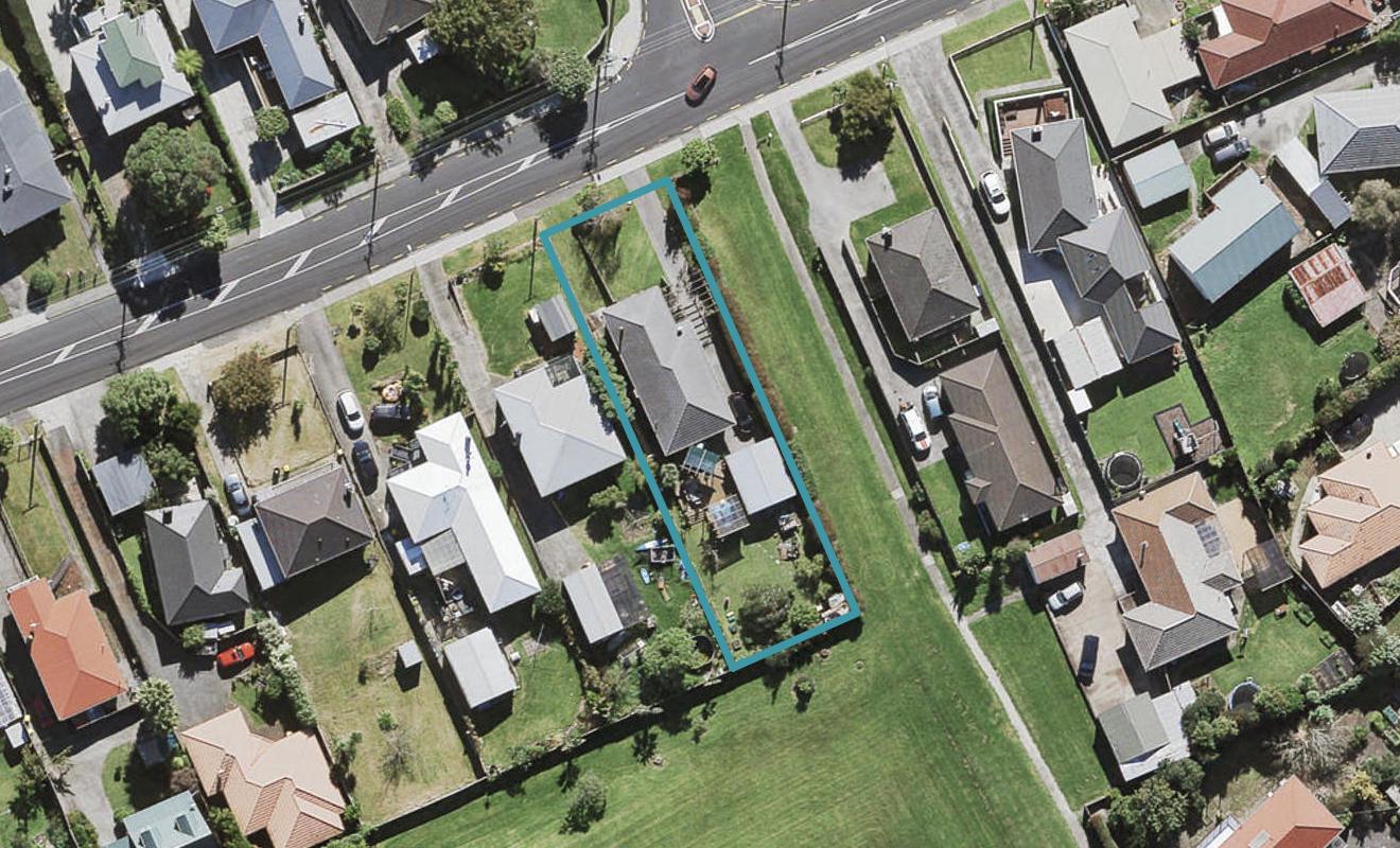 48 Vodanovich Road, Te Atatu South, Auckland - Carousel 1