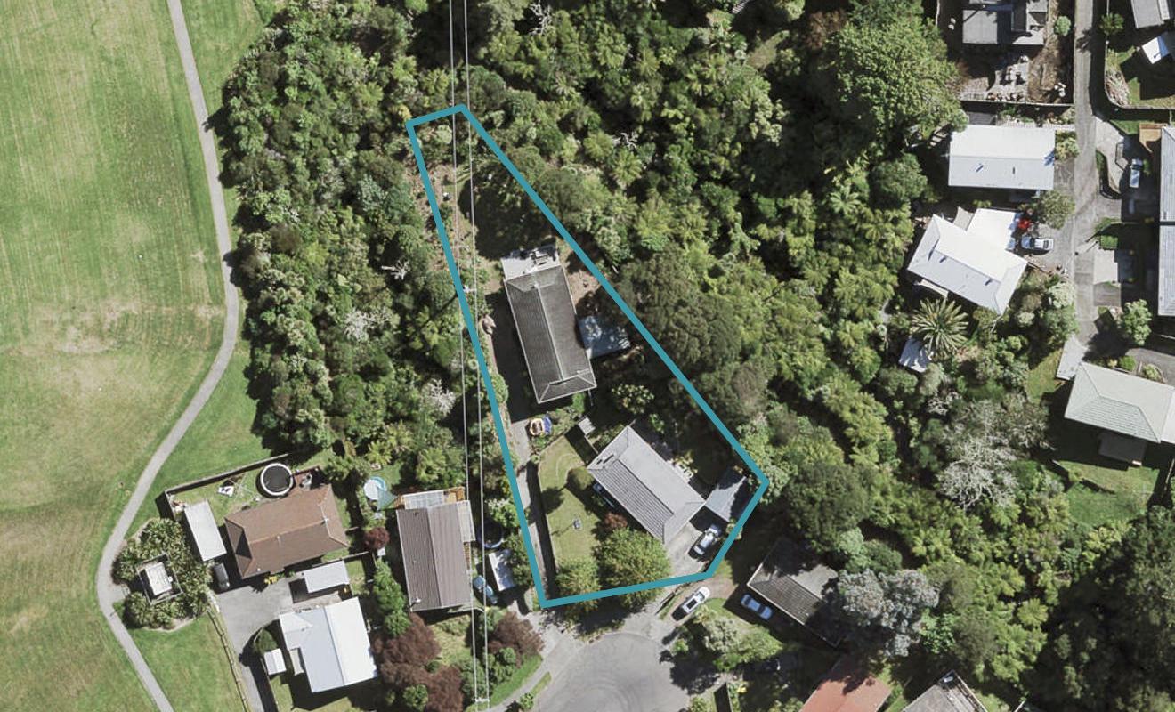 56 Meadowvale Rise, Titirangi, Auckland - Carousel 1