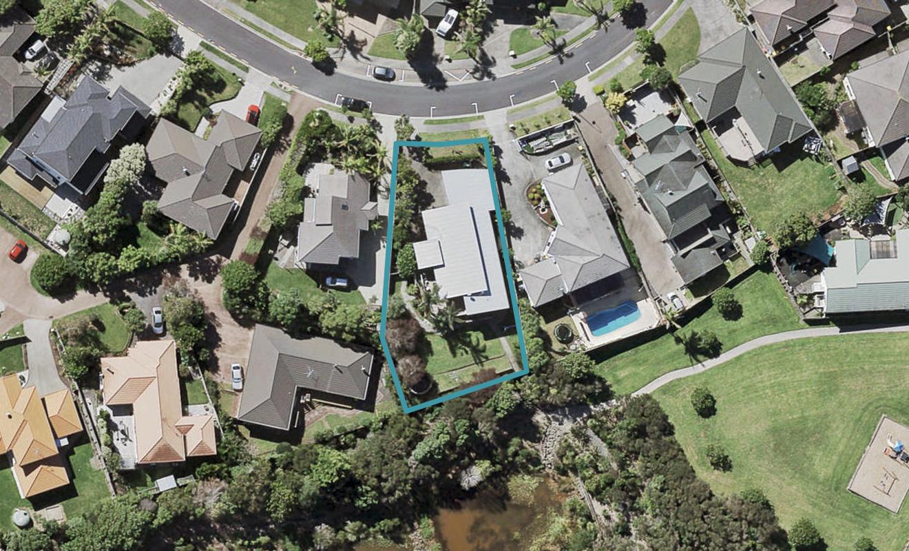 10 Baulcomb Parade, Windsor Park, Auckland - Carousel 1