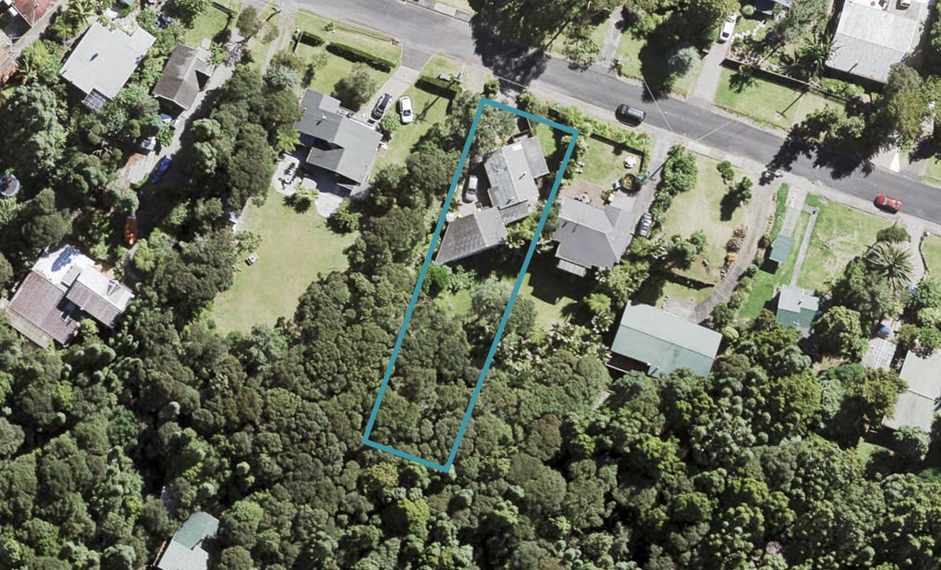 45 Minnehaha Avenue, Titirangi, Auckland - Carousel 1