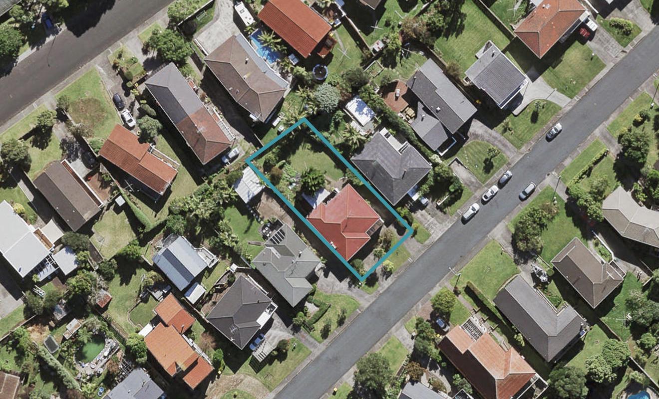 12 Welland Place, Hillcrest, Auckland - Carousel 1