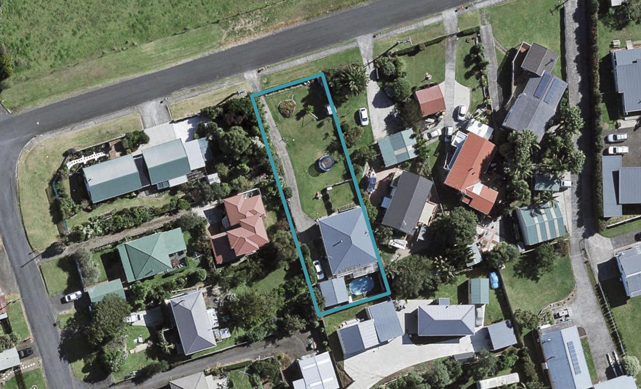 14 Beach Road, Waiuku - Carousel 1
