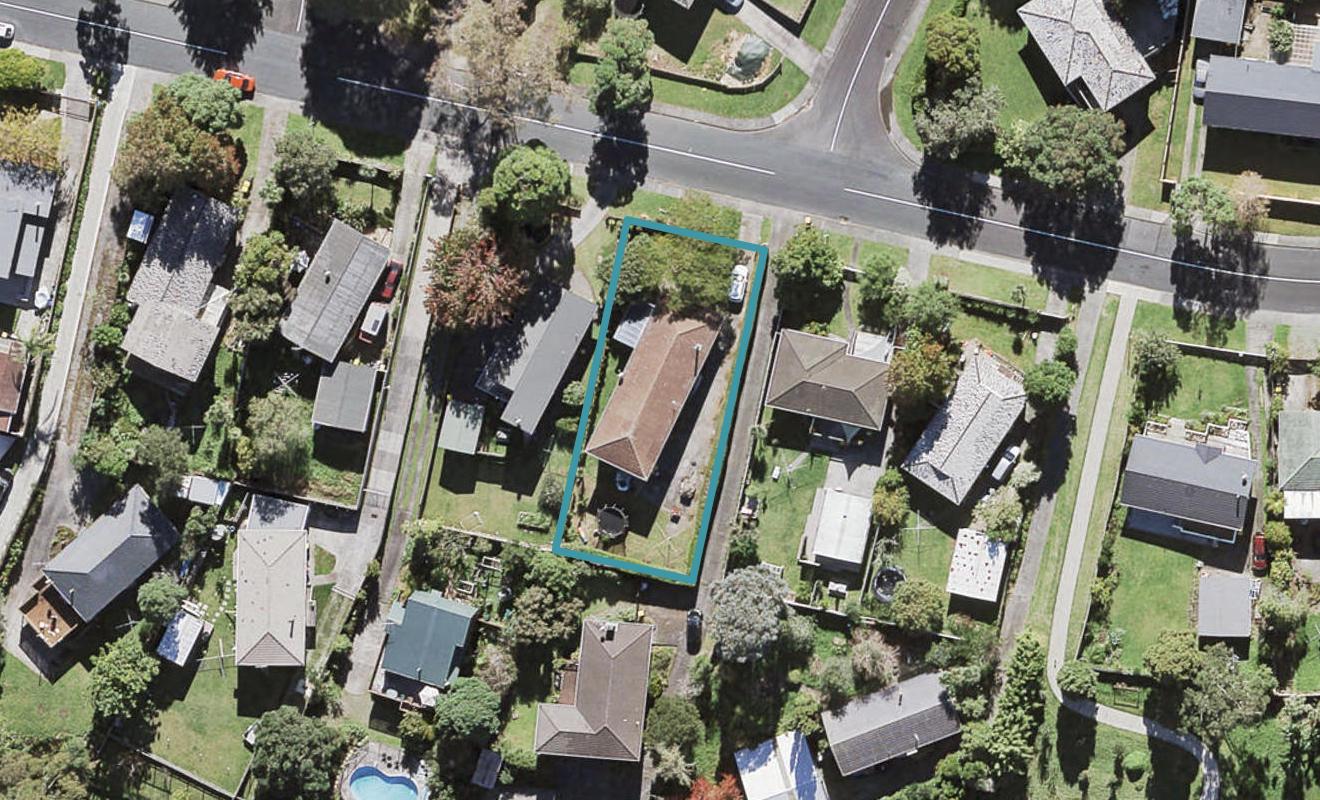 60 Lantana Road, Green Bay, Auckland - Carousel 1