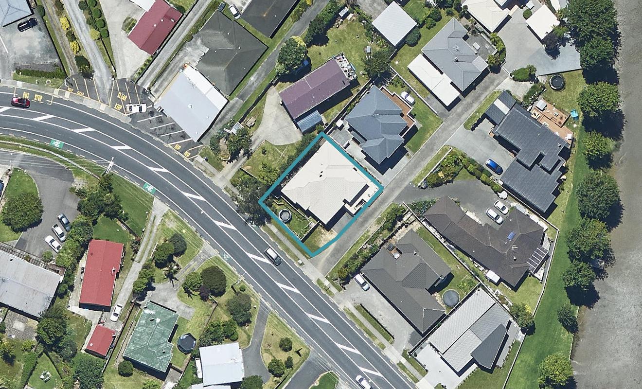 1 Harbourside Way, Welcome Bay, Tauranga - Carousel 1