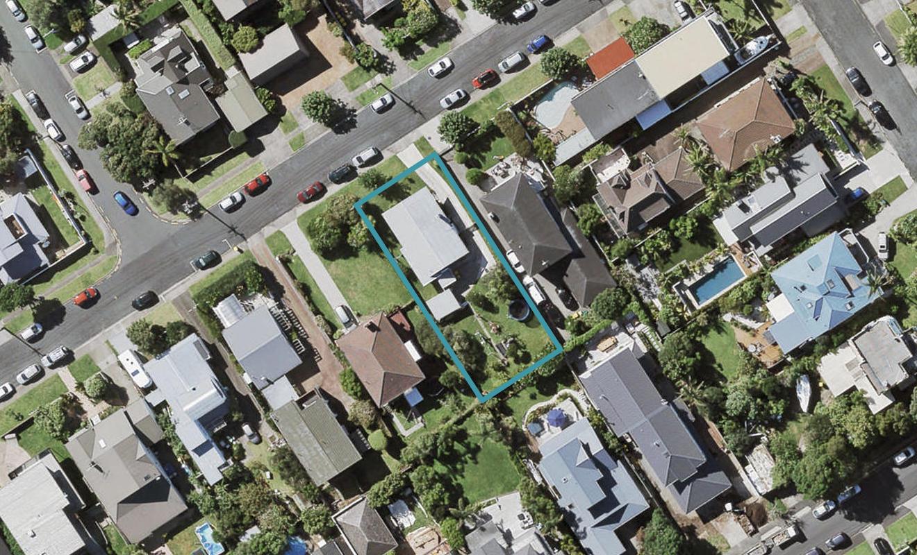 15 Rewiti Avenue, Takapuna, Auckland - Carousel 1