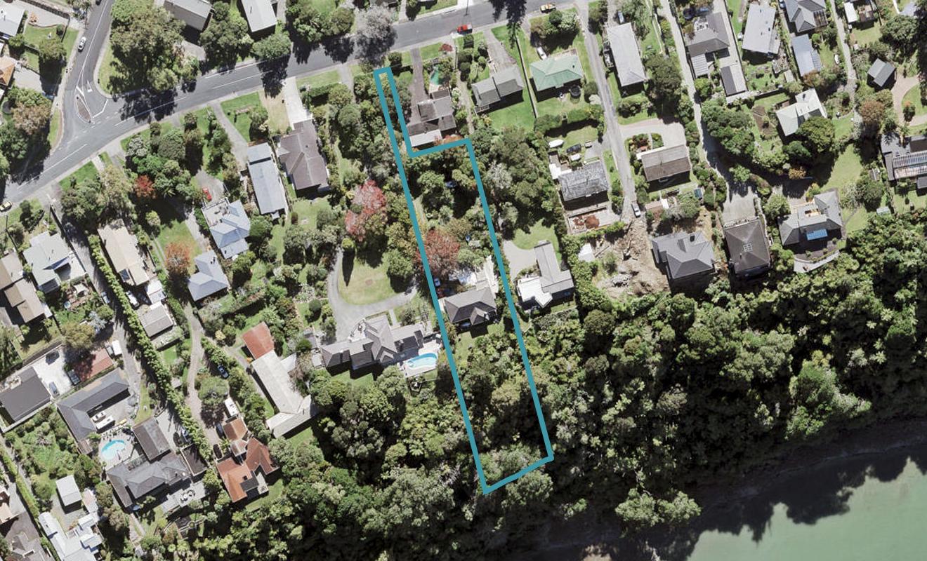82 Cliff View Drive, Green Bay, Auckland - Carousel 1