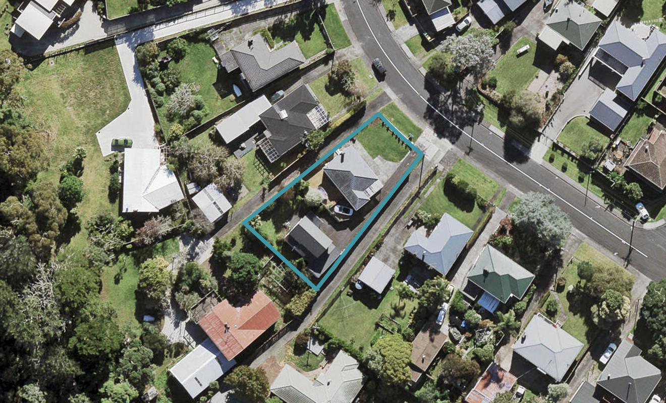 24 Abbotleigh Avenue, Te Atatu Peninsula, Auckland - Carousel 1