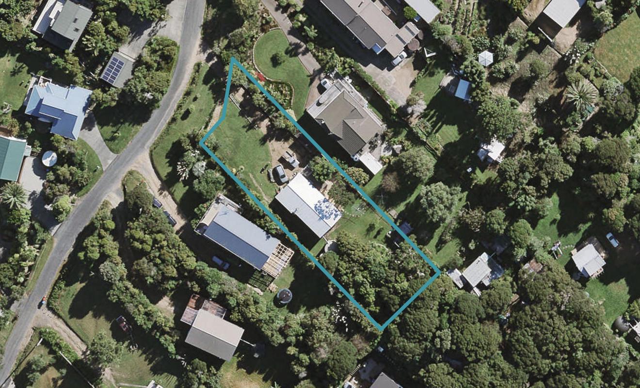 8 Huia Street, Oneroa, Waiheke Island - Carousel 1