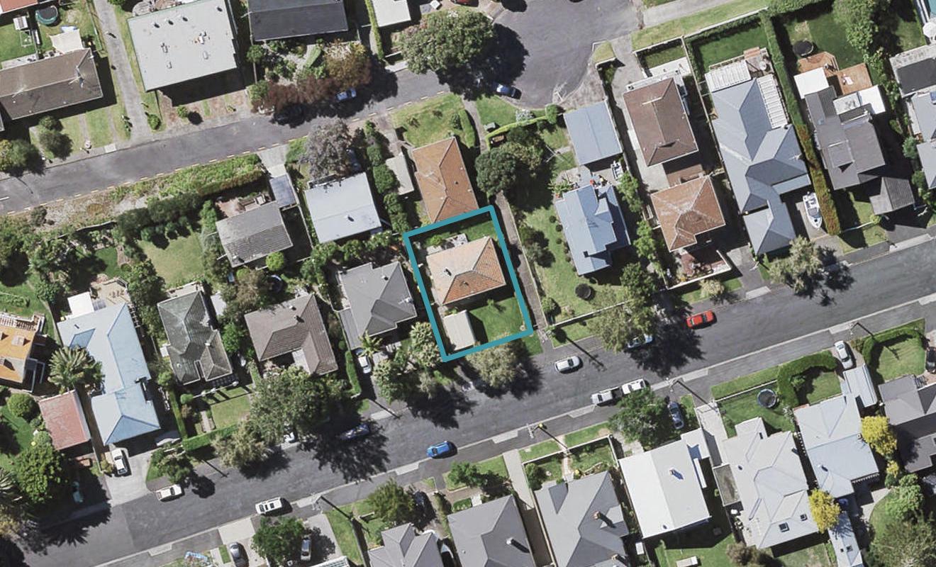 24 Empire Road, Devonport, Auckland - Carousel 1
