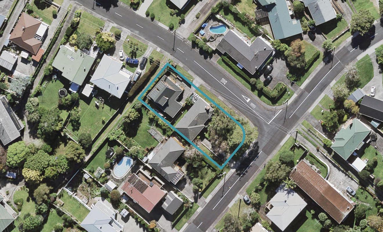 41 Lyndhurst Road, Te Atatu South, Auckland - Carousel 1