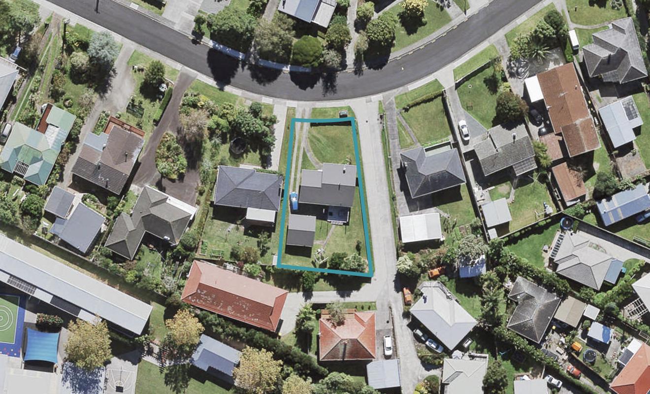 45 Divich Avenue, Te Atatu South, Auckland - Carousel 1