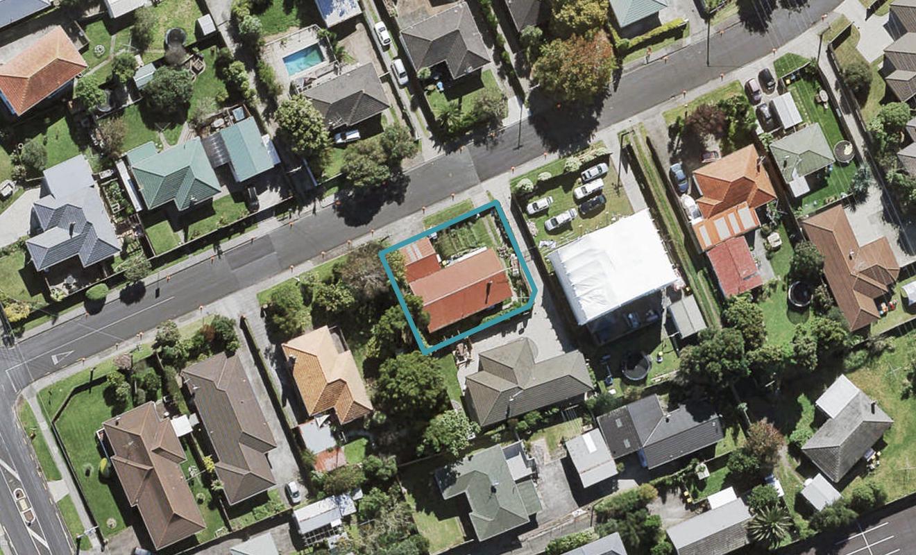 1 Grainger Road, Te Atatu South, Auckland - Carousel 1