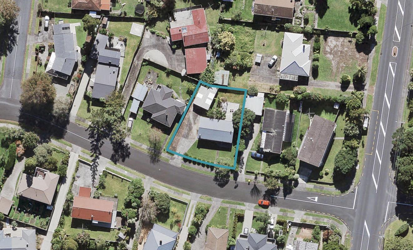 6 Miltonia Avenue, Te Atatu South, Auckland - Carousel 1