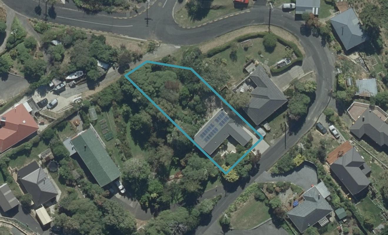4 Hellyer Street, Macandrew Bay, Dunedin - Carousel 1