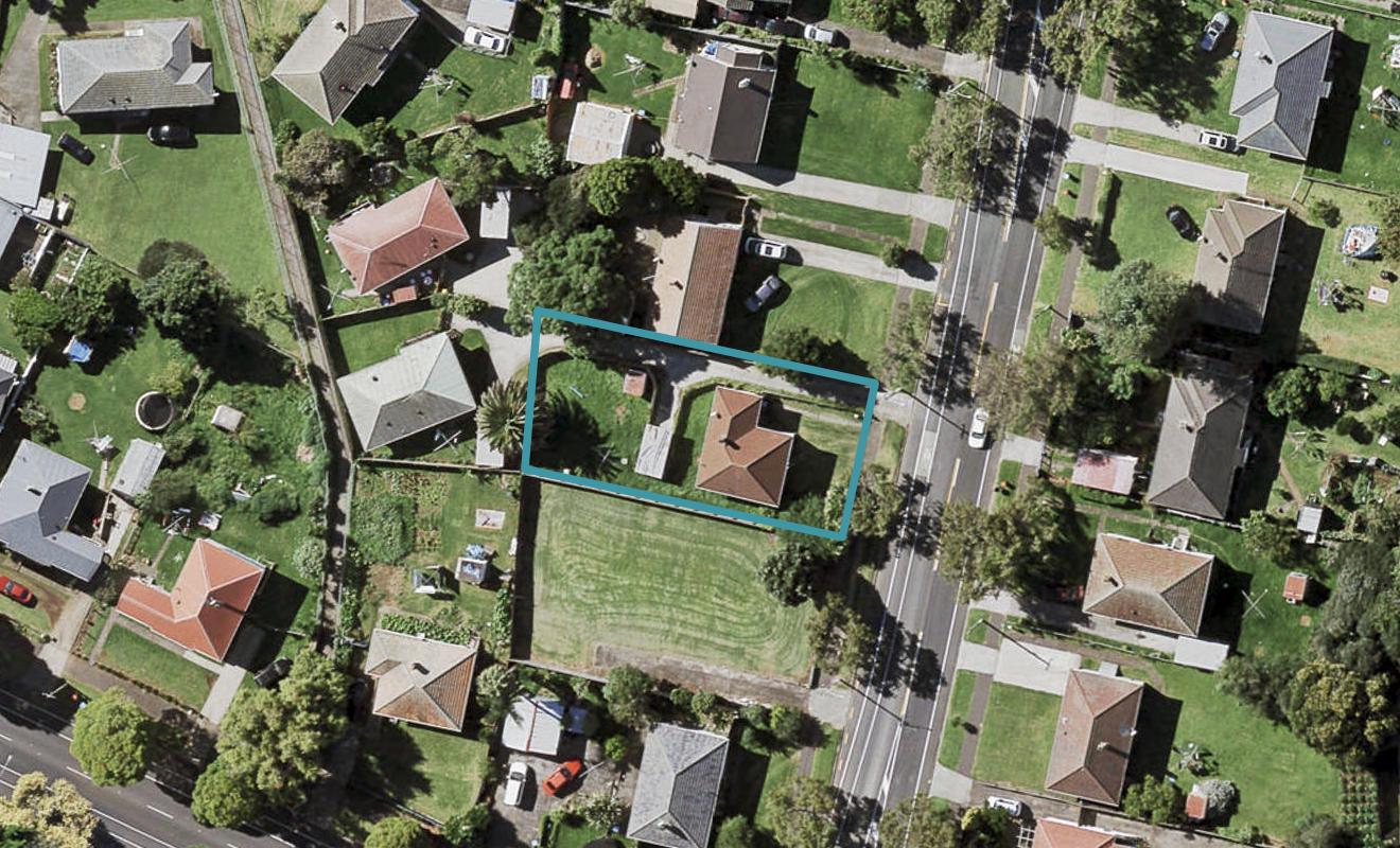 49 Erima Avenue, Point England, Auckland - Carousel 1