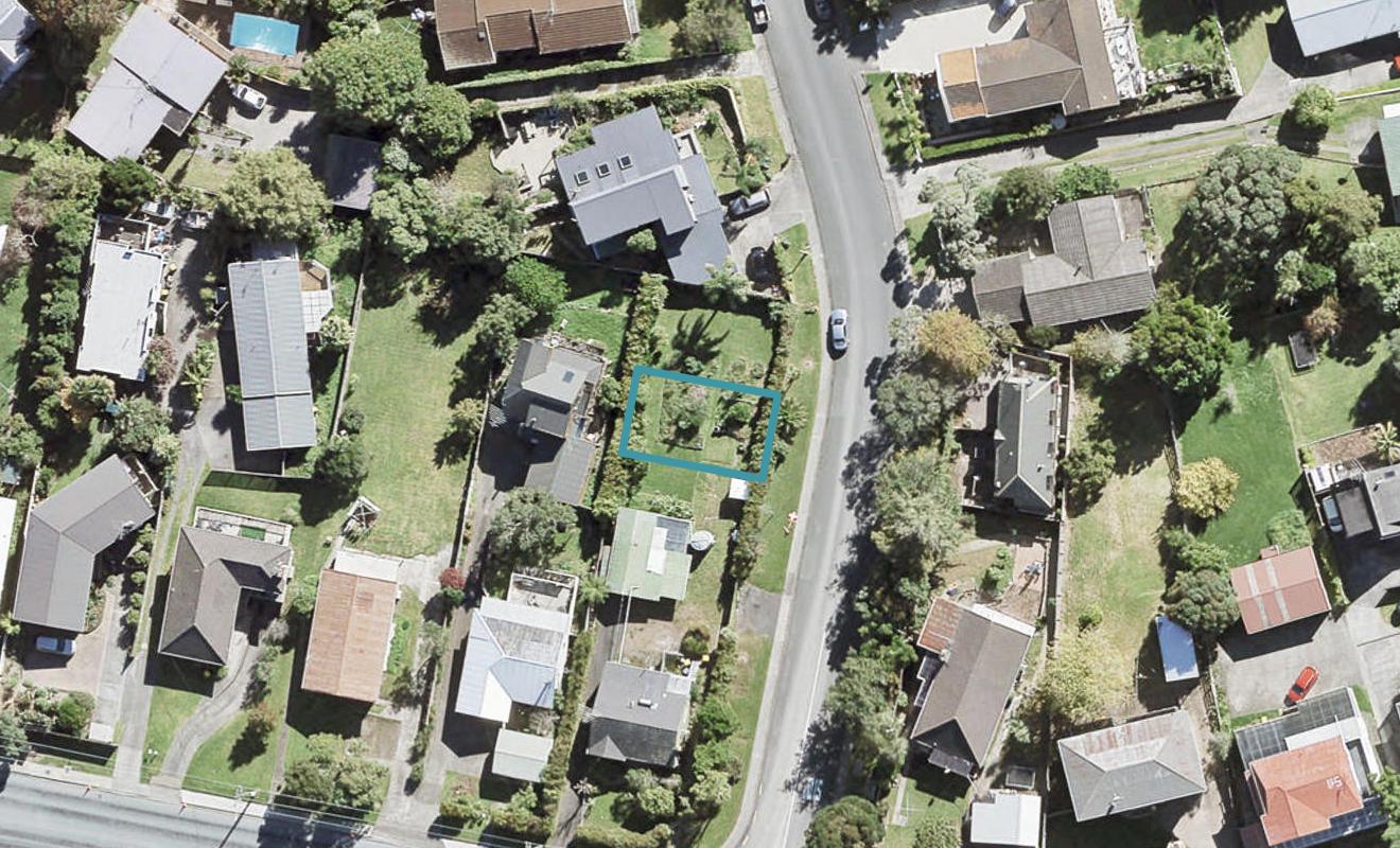 1E Nor'East Drive, Northcross, Auckland - Carousel 1
