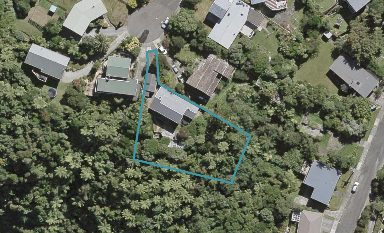 9 Levin Grove, Kelson, Lower Hutt - Carousel 1