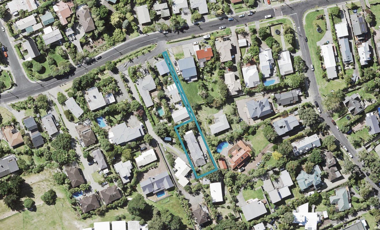 2/92 Saddleback Rise, Murrays Bay, Auckland - Carousel 1