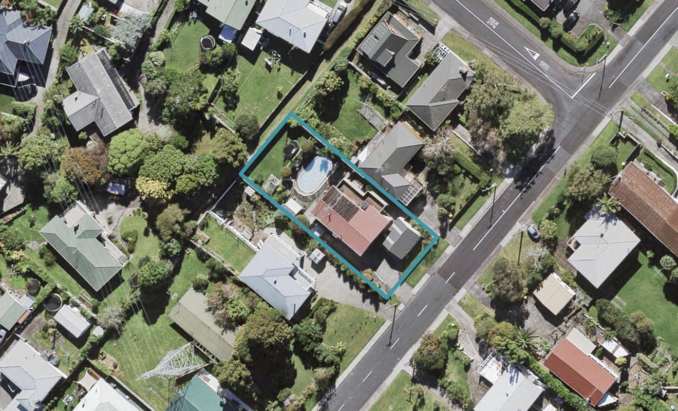 68 Tiroroa Avenue, Te Atatu South, Auckland - Carousel 1