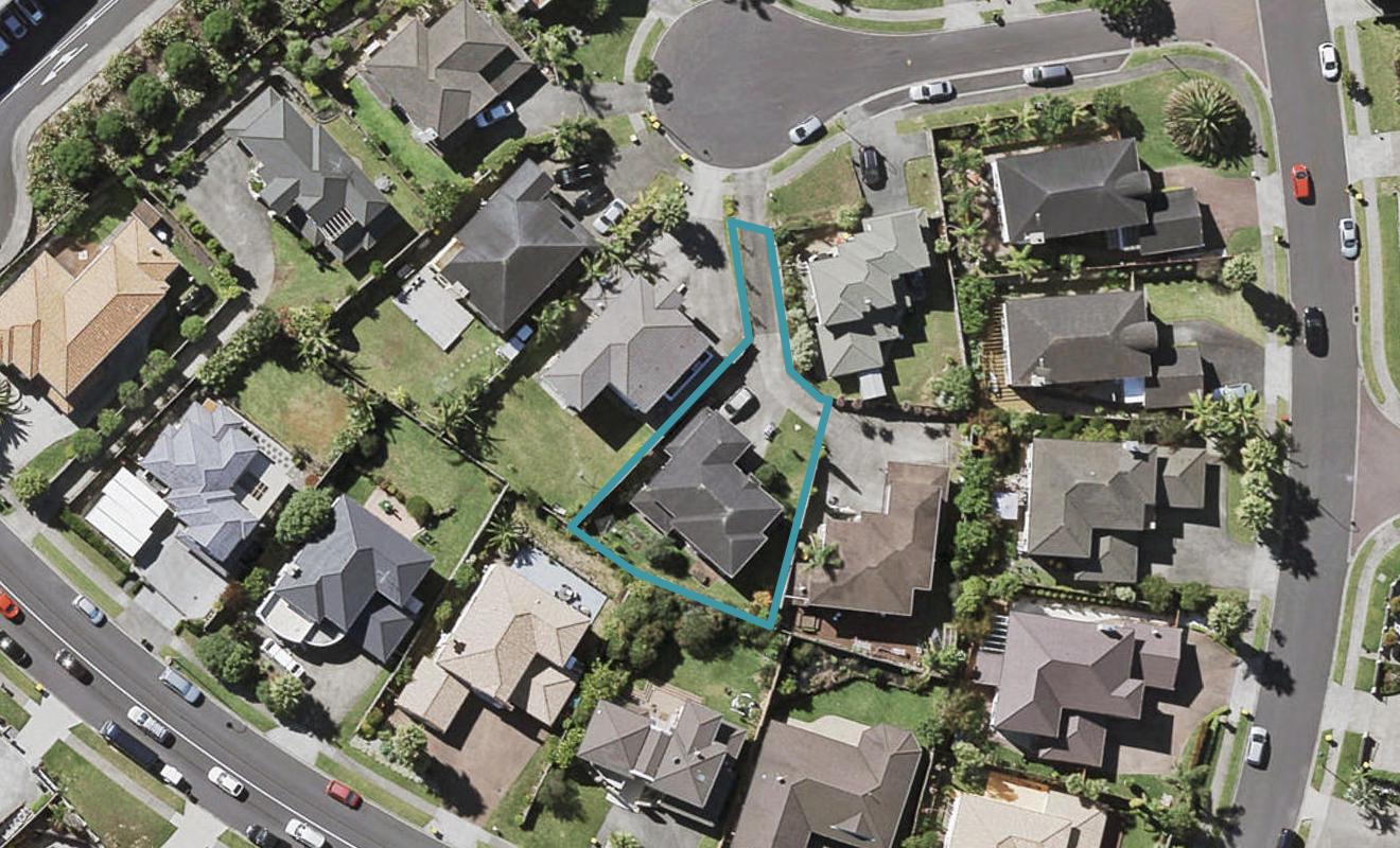 8 Errigal Close, Pinehill, Auckland - Carousel 1