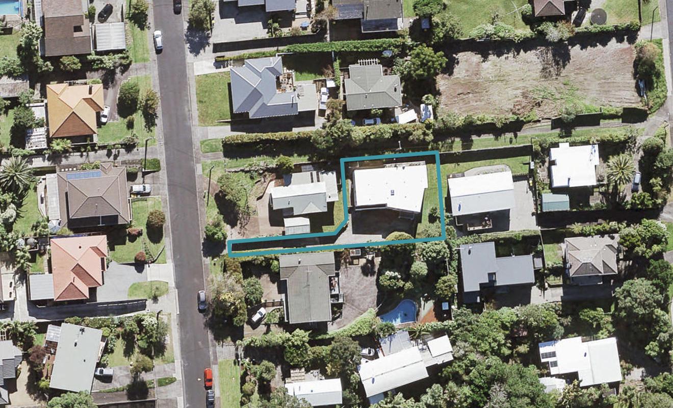 16A Harrybrook Road, Green Bay, Auckland - Carousel 1