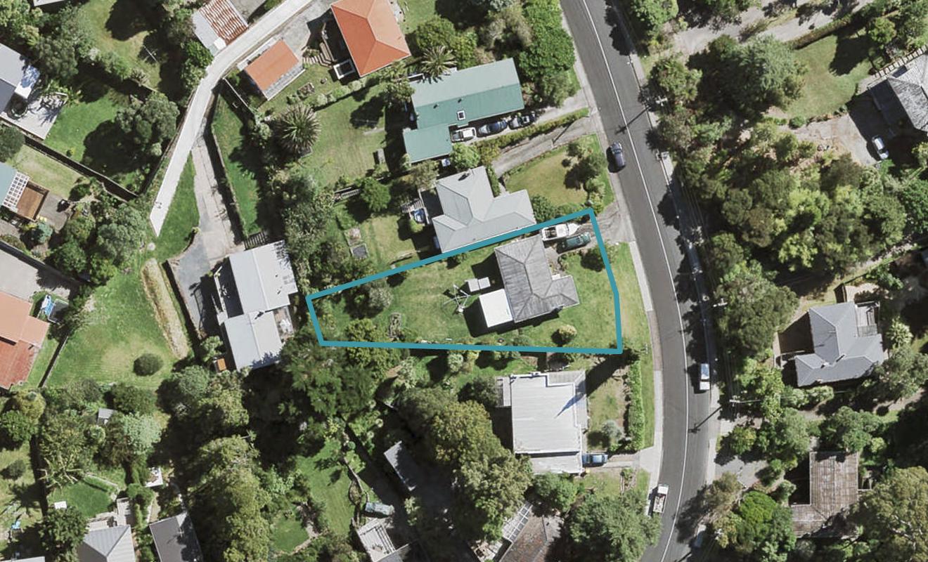 31 Derwent Crescent, Titirangi, Auckland - Carousel 1