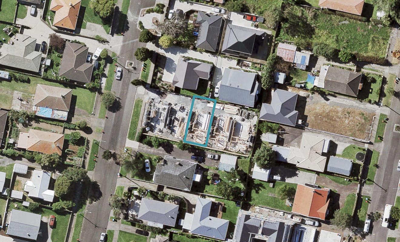 12C Ropata Avenue, Point England, Auckland - Carousel 1